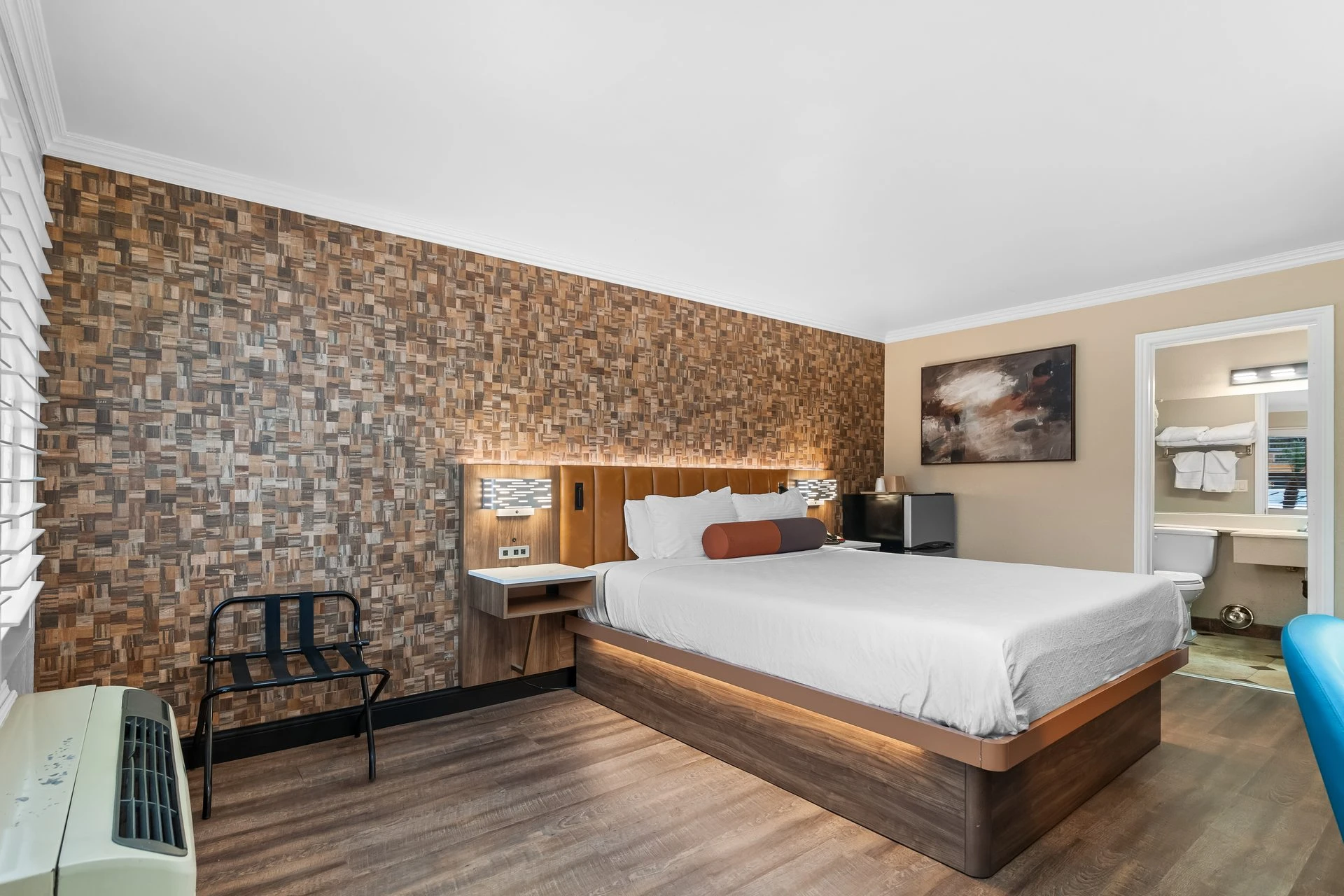 King Deluxe room showing alternate view of king bed